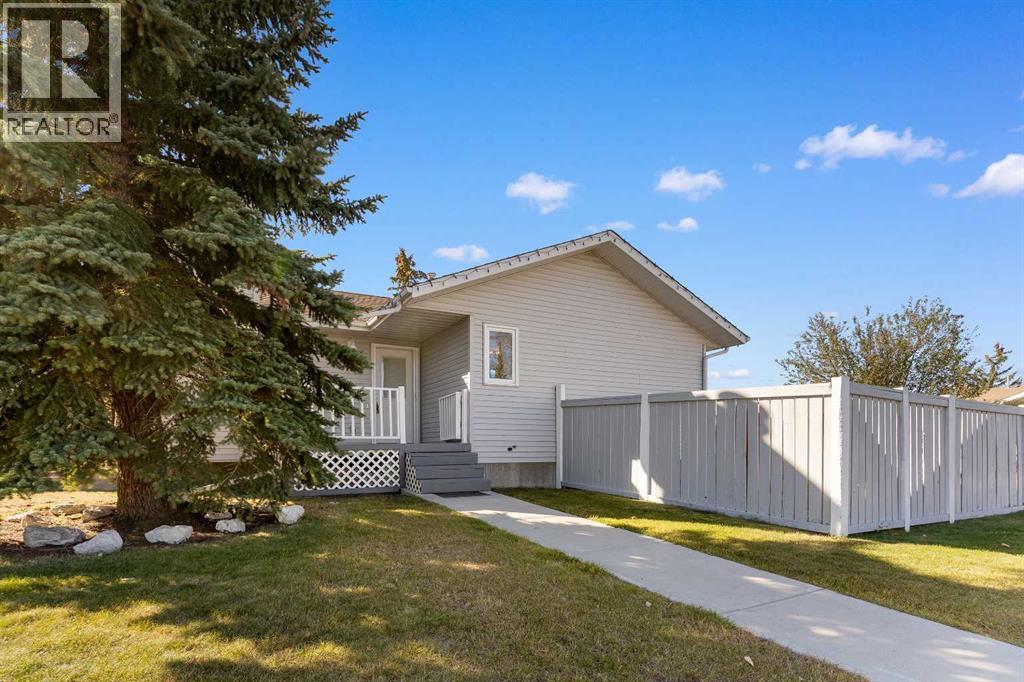 2 West Barrett Place, Cochrane