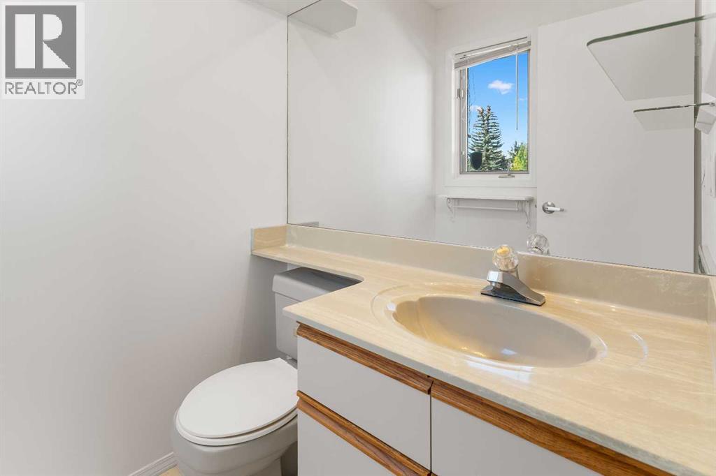 2 West Barrett Place, Cochrane