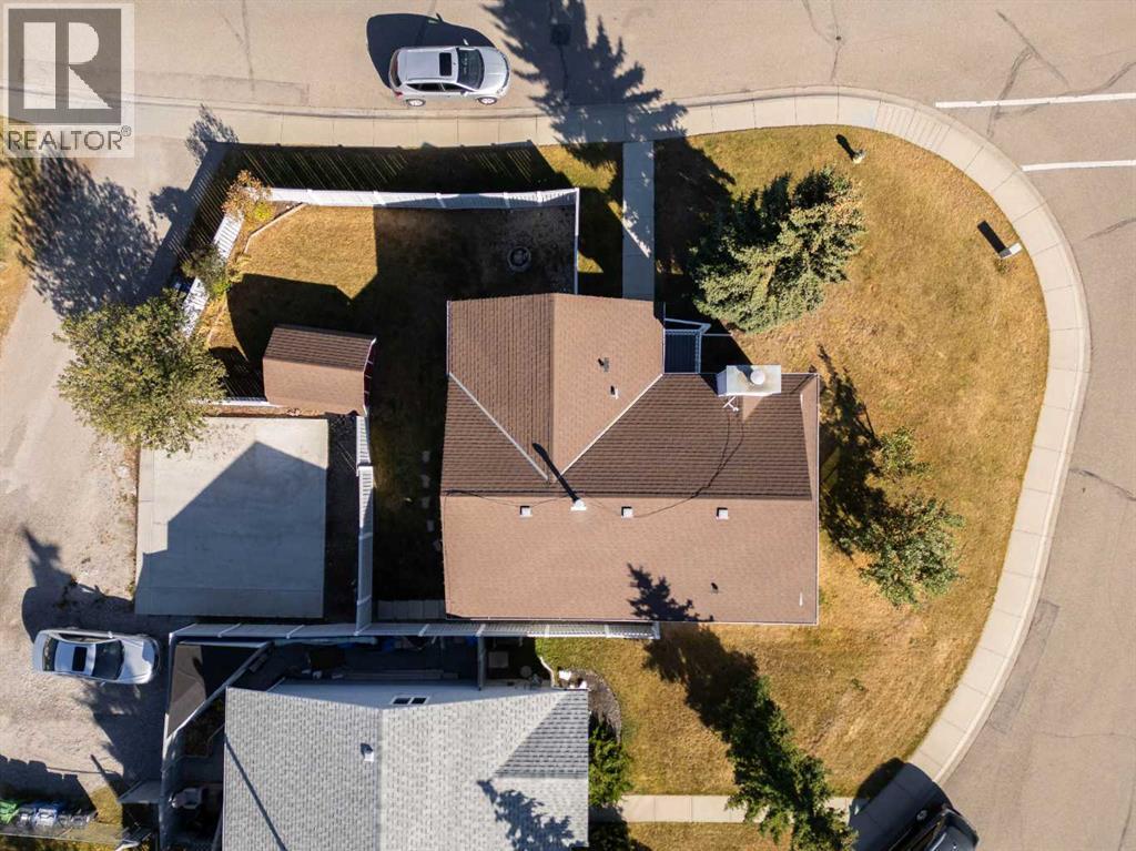 2 West Barrett Place, Cochrane