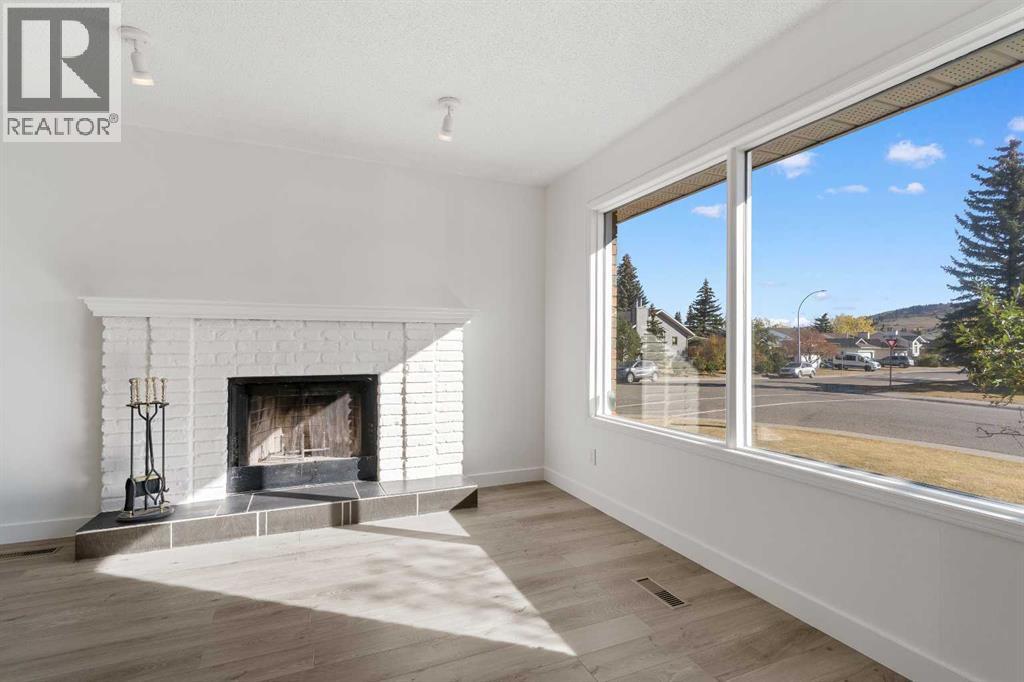 2 West Barrett Place, Cochrane