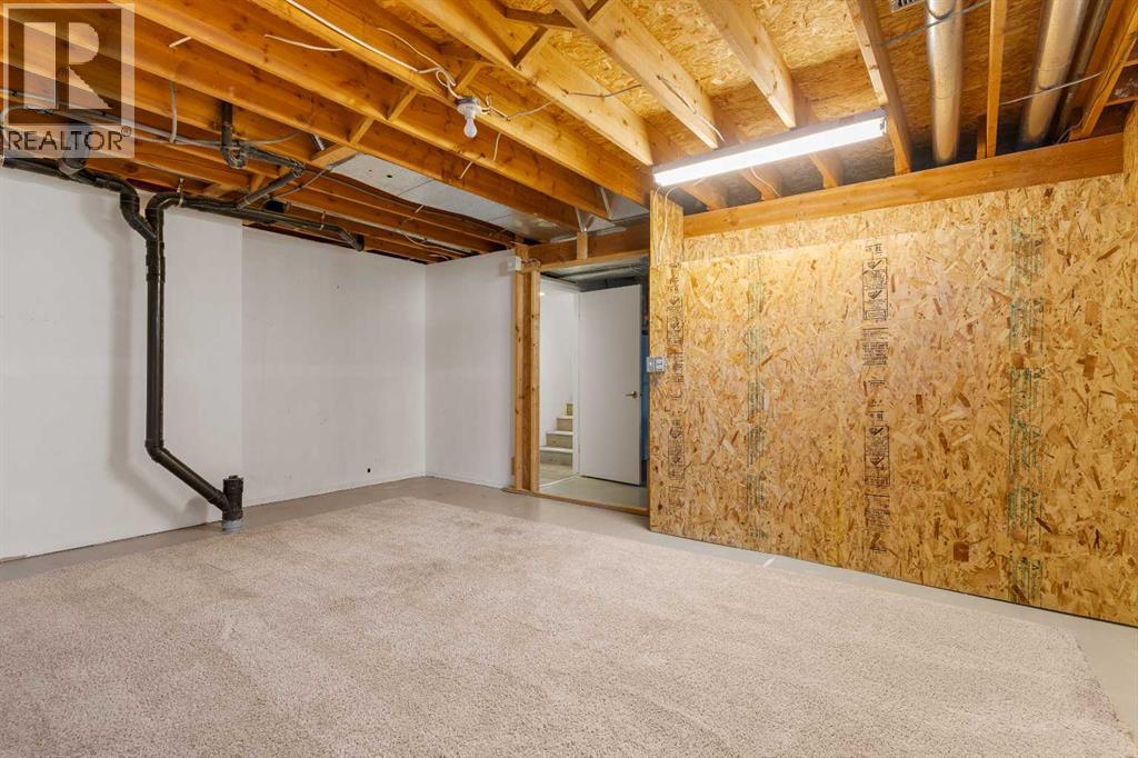 2 West Barrett Place, Cochrane