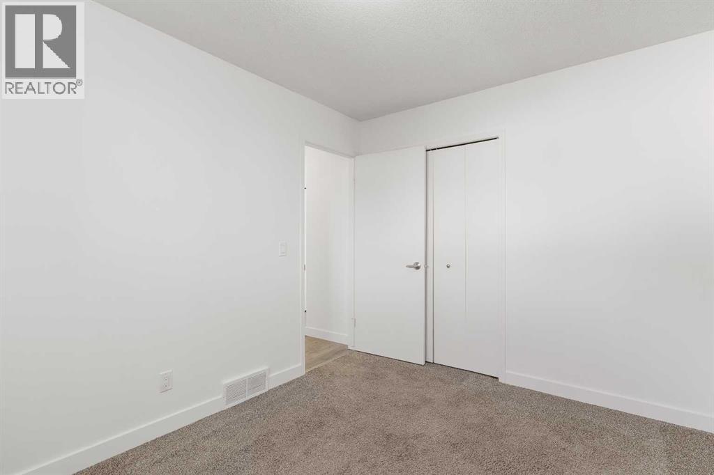 2 West Barrett Place, Cochrane