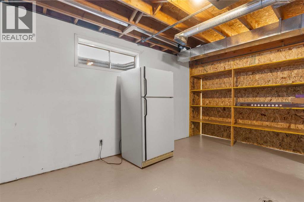 2 West Barrett Place, Cochrane