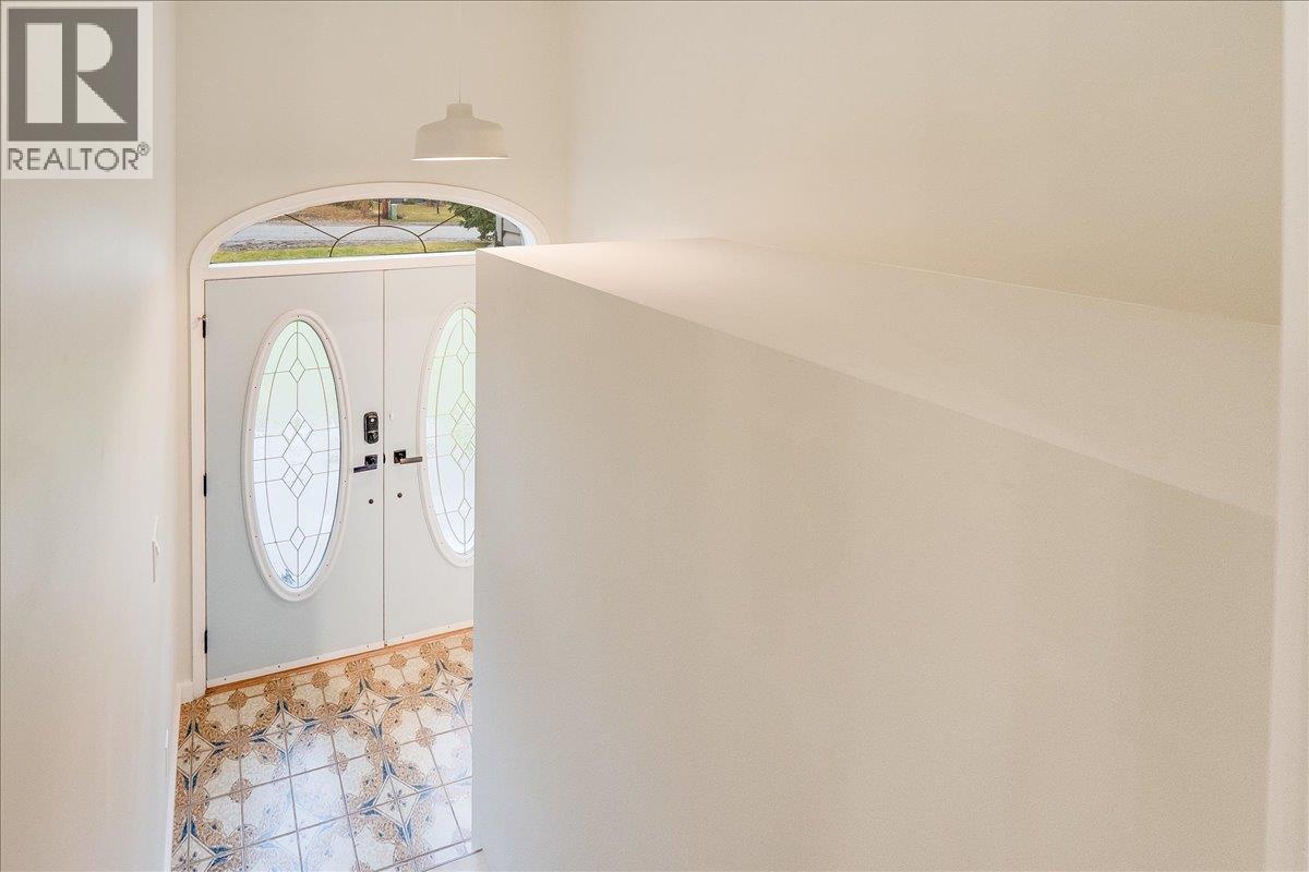 1408 Meadowbrook Drive, Castlegar