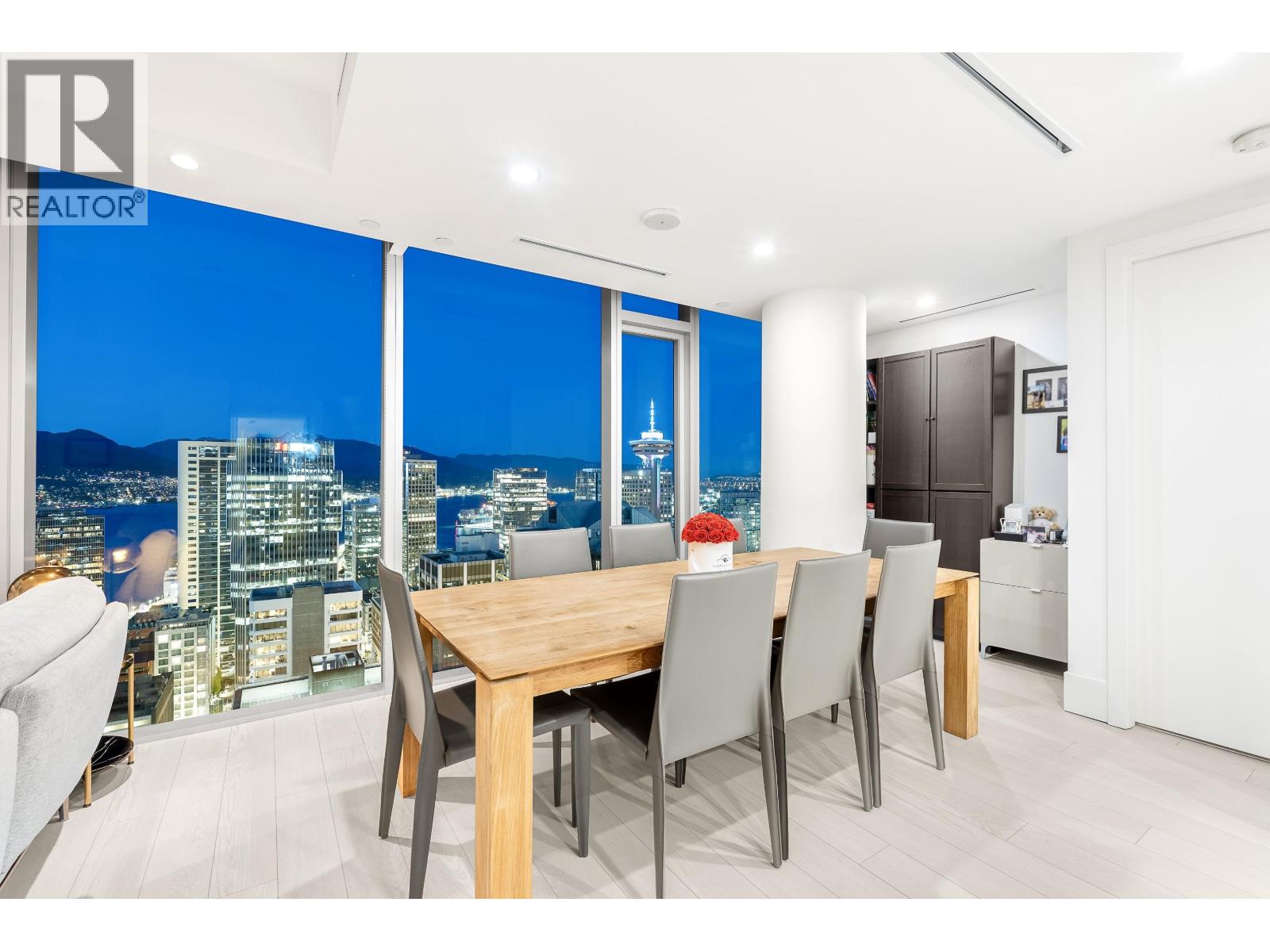 2902 667 HOWE STREET, Vancouver