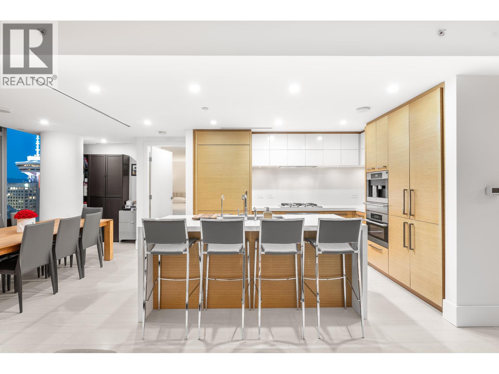 2902 667 HOWE STREET, Vancouver