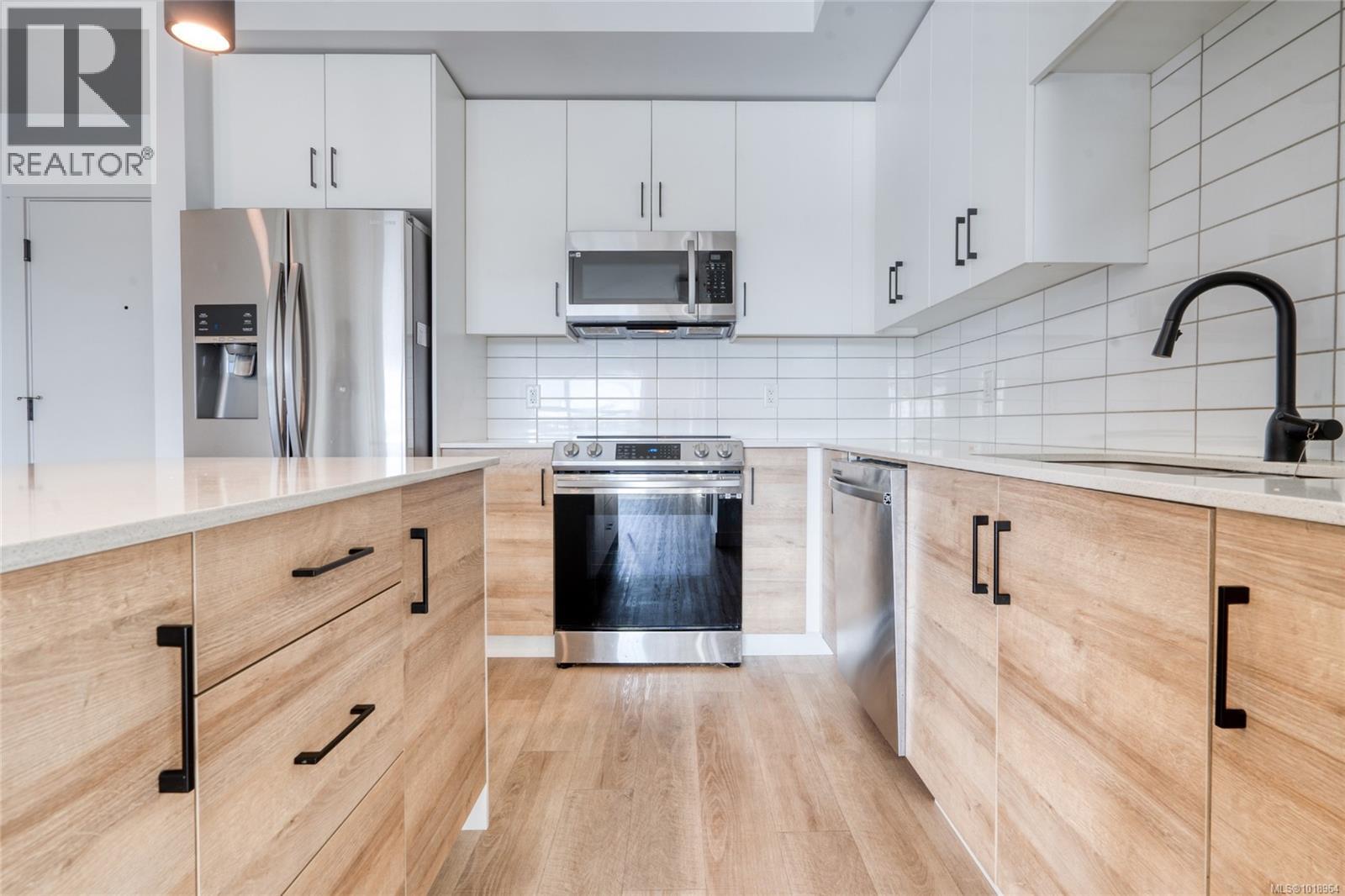 301 2469 Gateway Rd, Langford