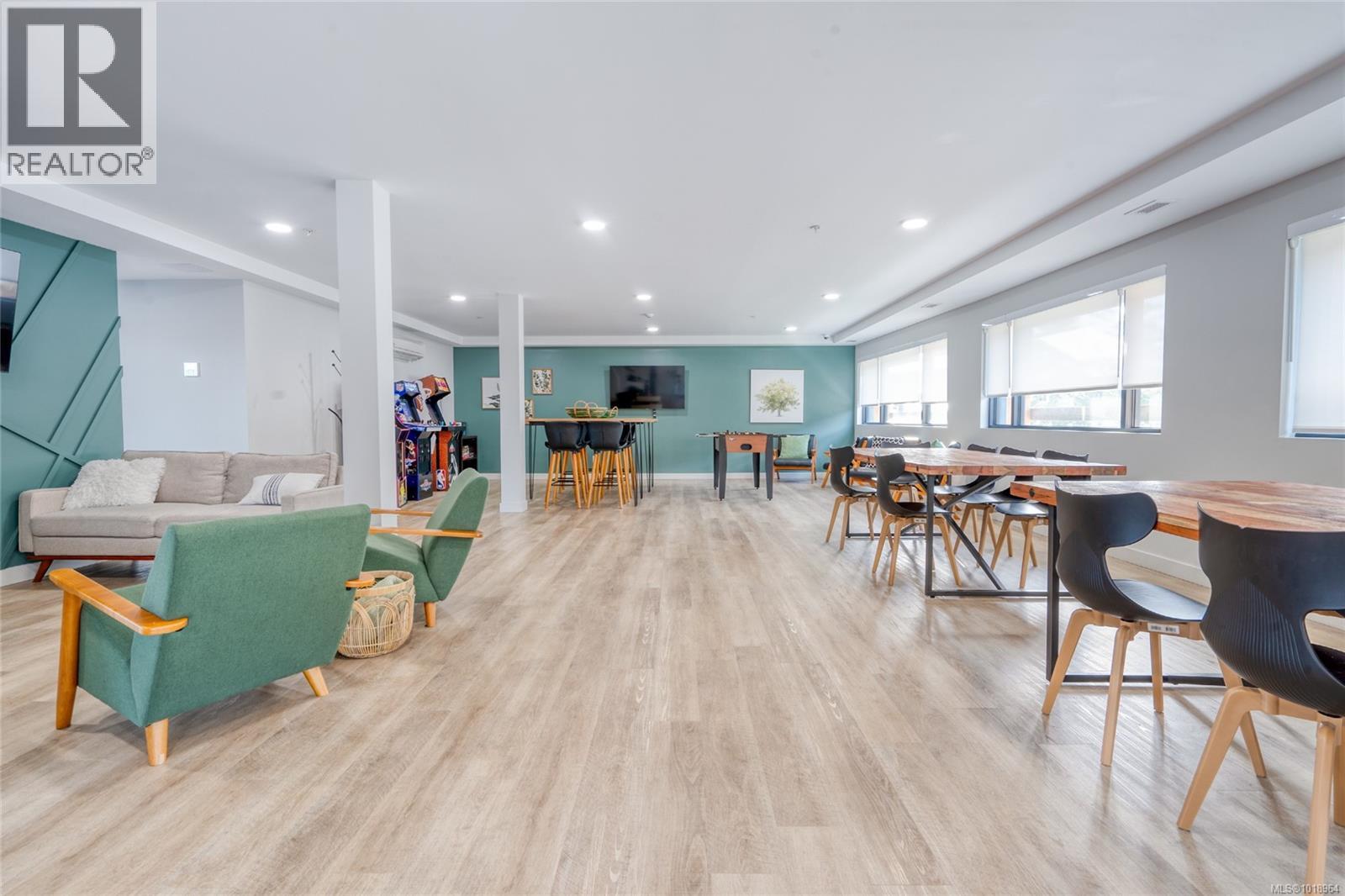 301 2469 Gateway Rd, Langford