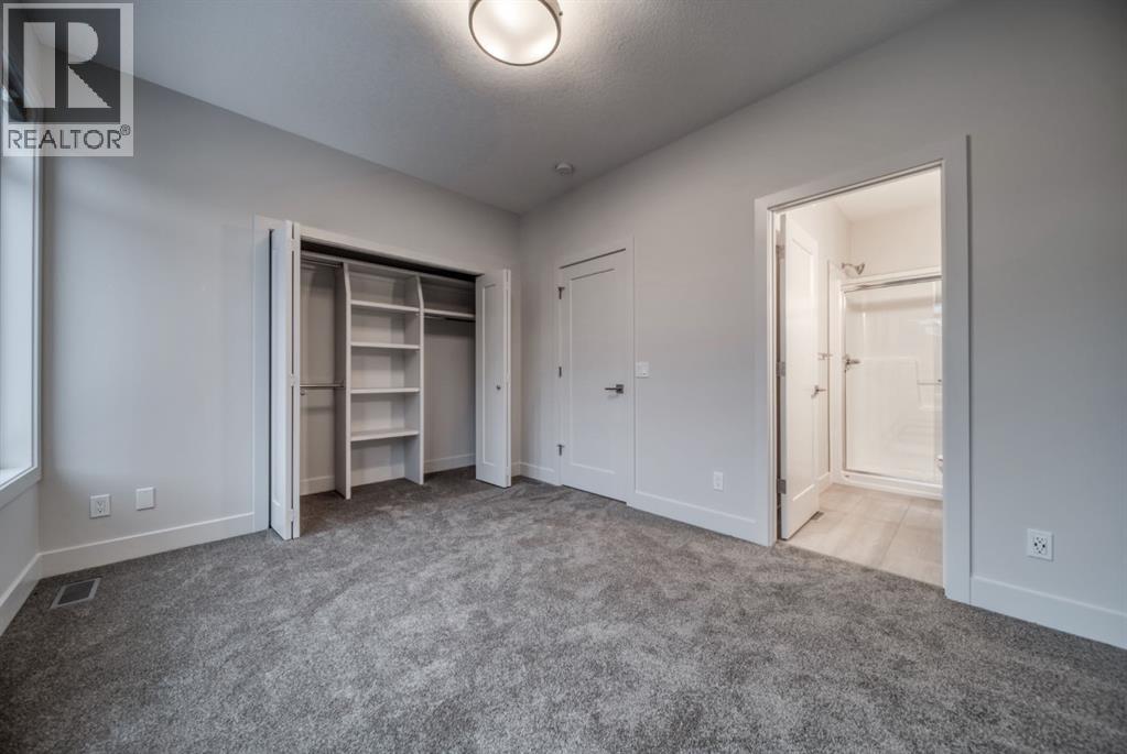 Single Family House for Sale in  Royal Elm Green NW Royal Oak Calgary 