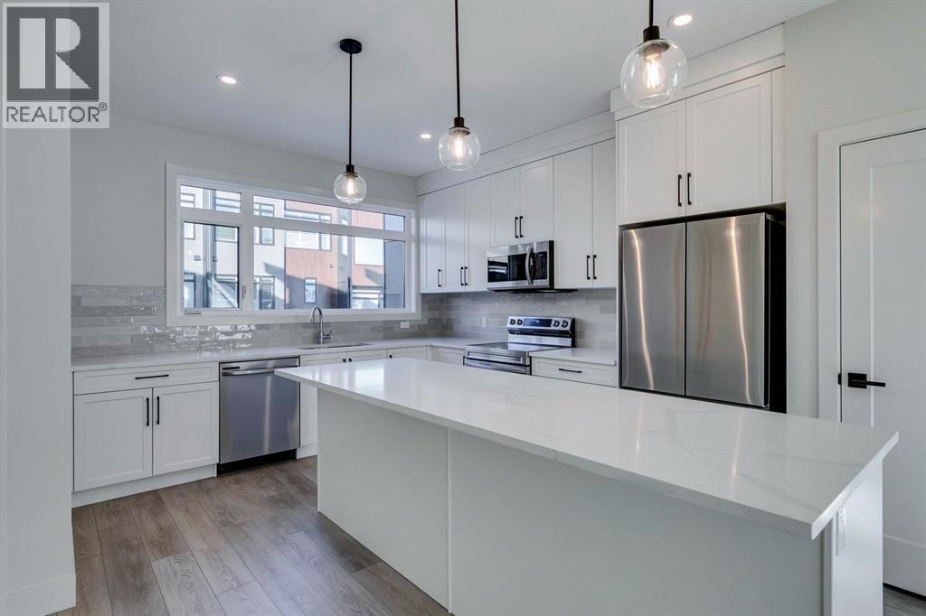 Single Family House for Sale in  Royal Elm Green NW Royal Oak Calgary 