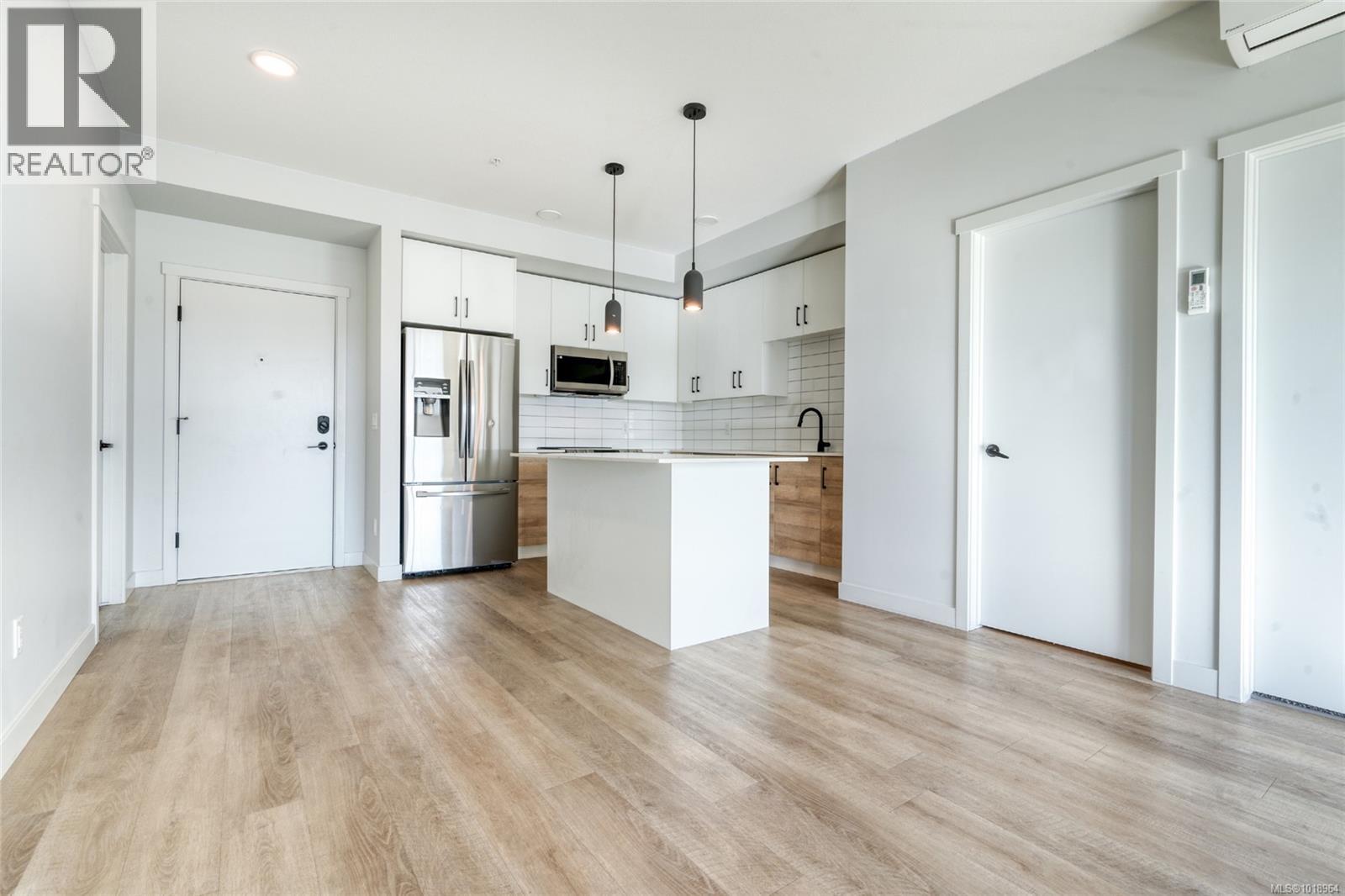 301 2469 Gateway Rd, Langford