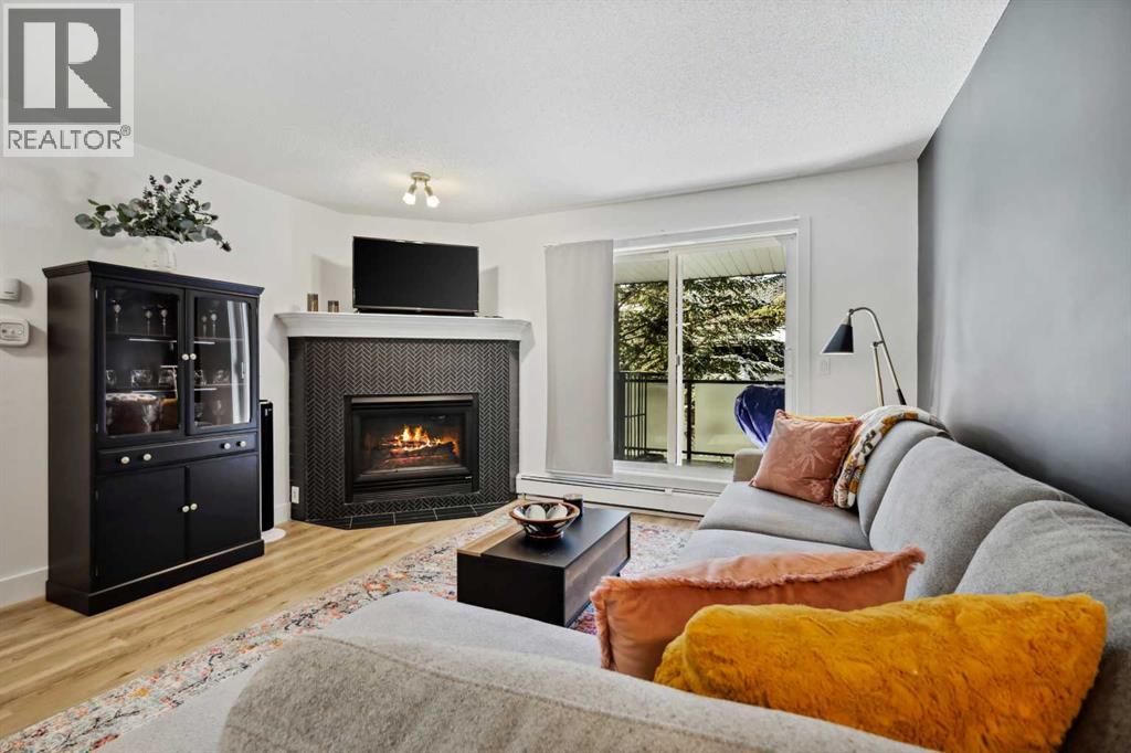 Single Family House for Sale in   Sierra Morena Mews SW Signal Hill Calgary 