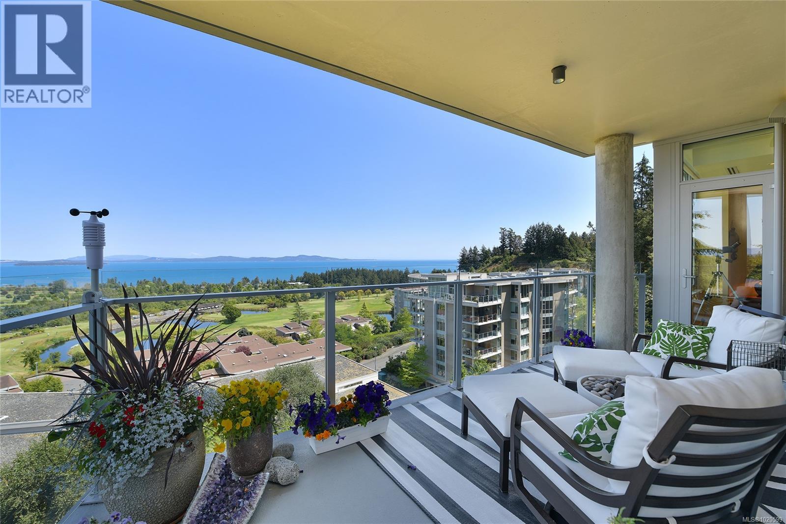 403 5388 Hill Rise Terr, Saanich