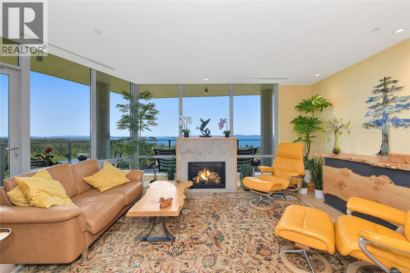 403 5388 Hill Rise Terr, Saanich