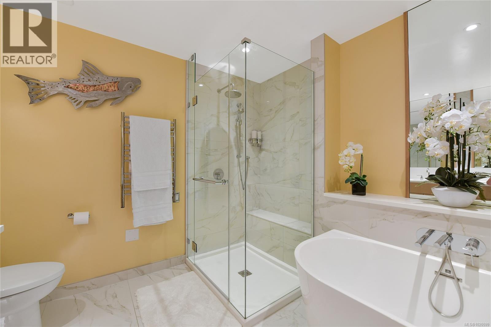 403 5388 Hill Rise Terr, Saanich