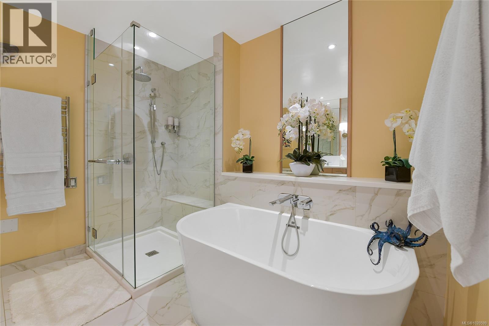 403 5388 Hill Rise Terr, Saanich