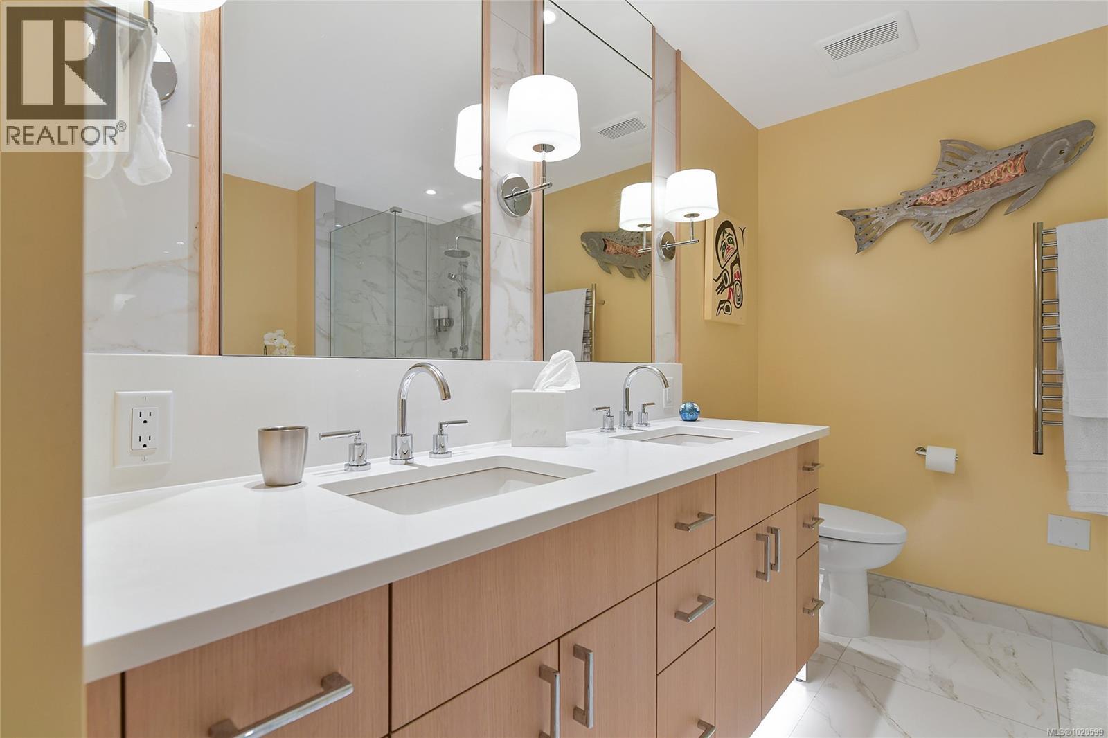 403 5388 Hill Rise Terr, Saanich