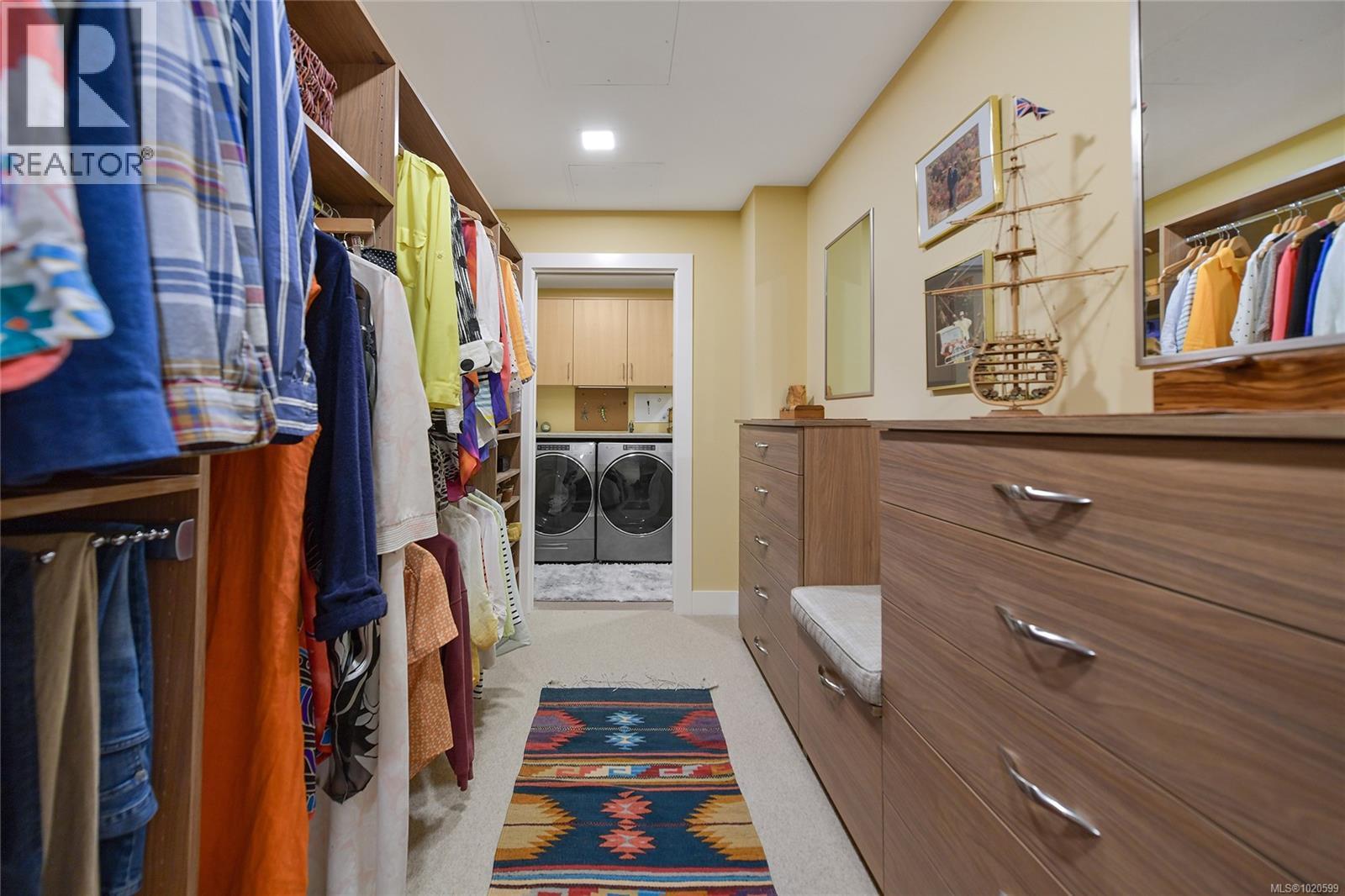 403 5388 Hill Rise Terr, Saanich