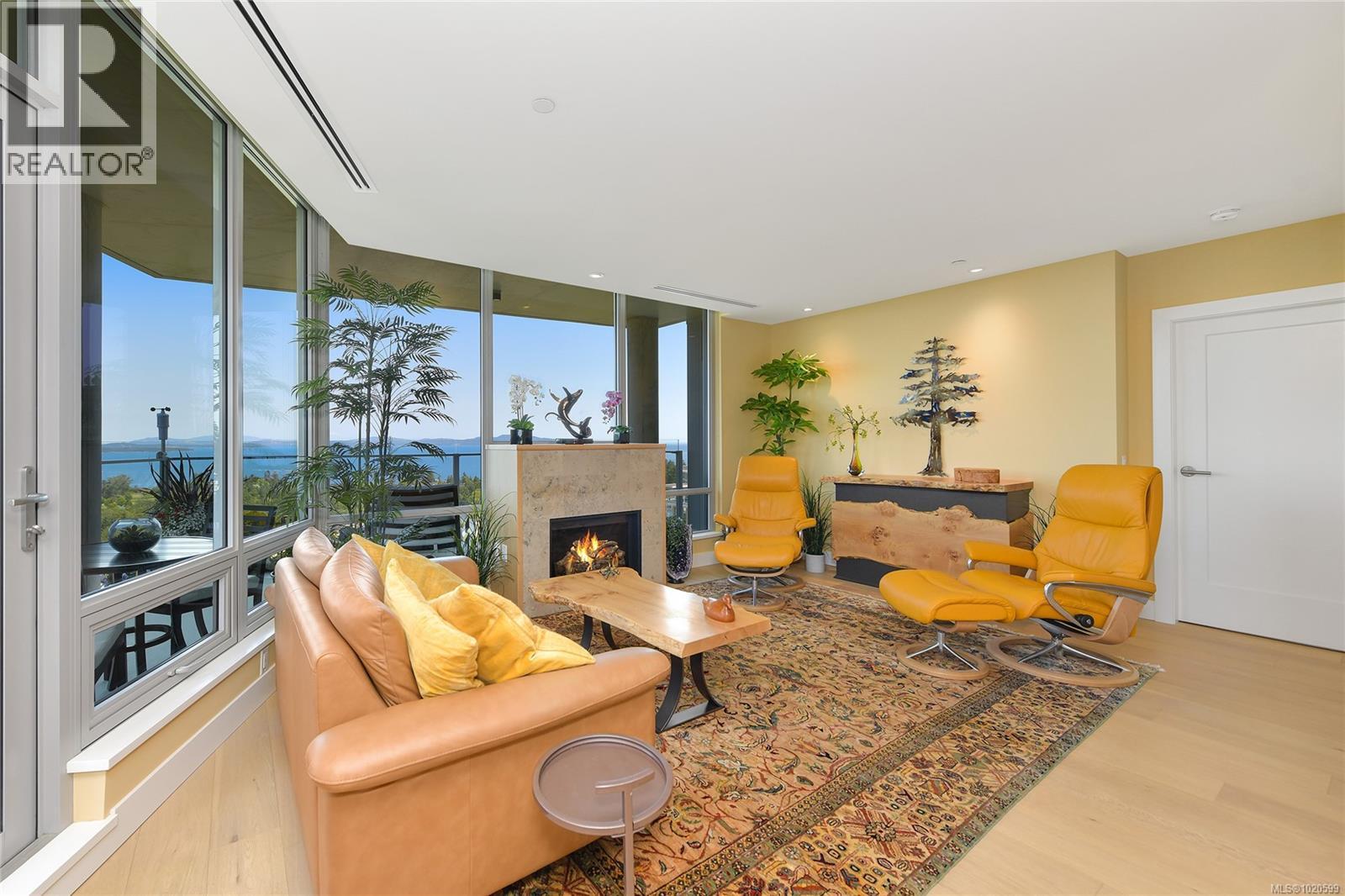 403 5388 Hill Rise Terr, Saanich