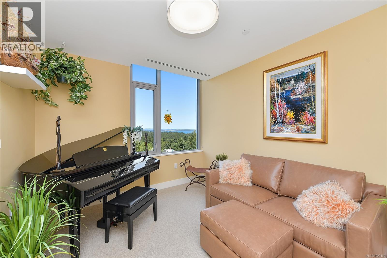 403 5388 Hill Rise Terr, Saanich