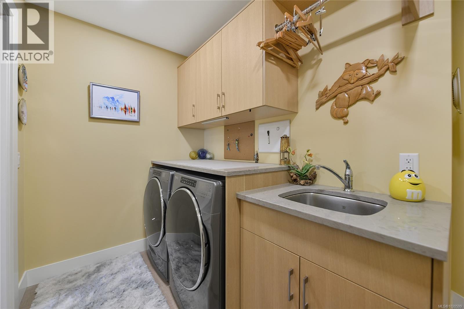 403 5388 Hill Rise Terr, Saanich