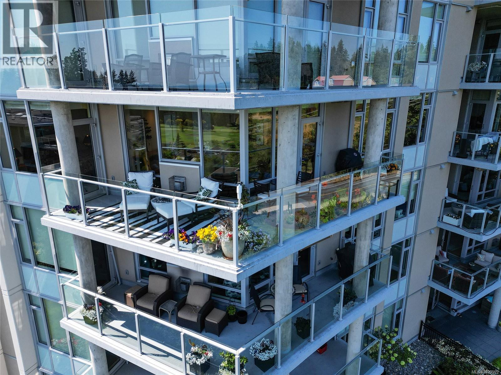 403 5388 Hill Rise Terr, Saanich