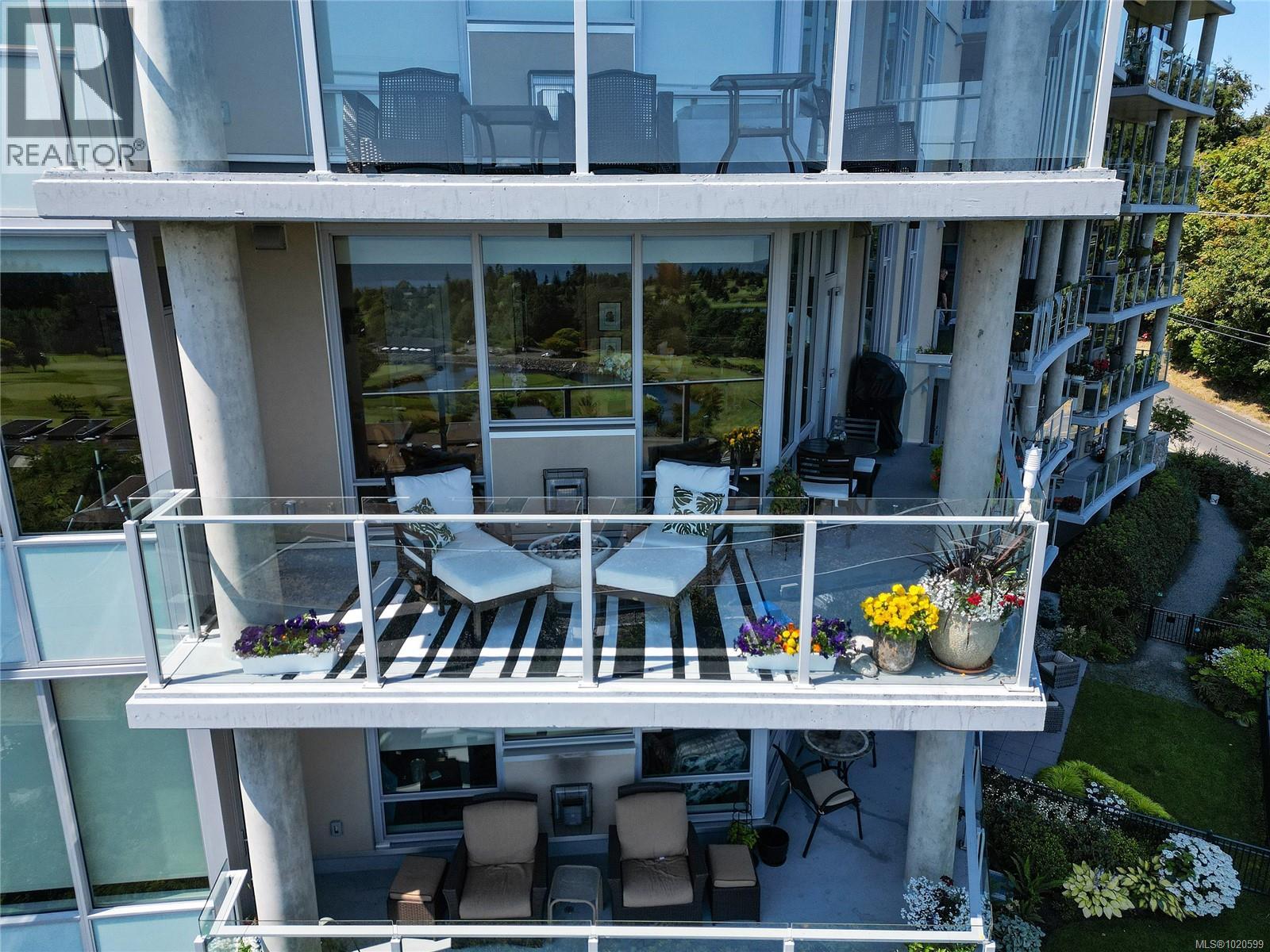 403 5388 Hill Rise Terr, Saanich