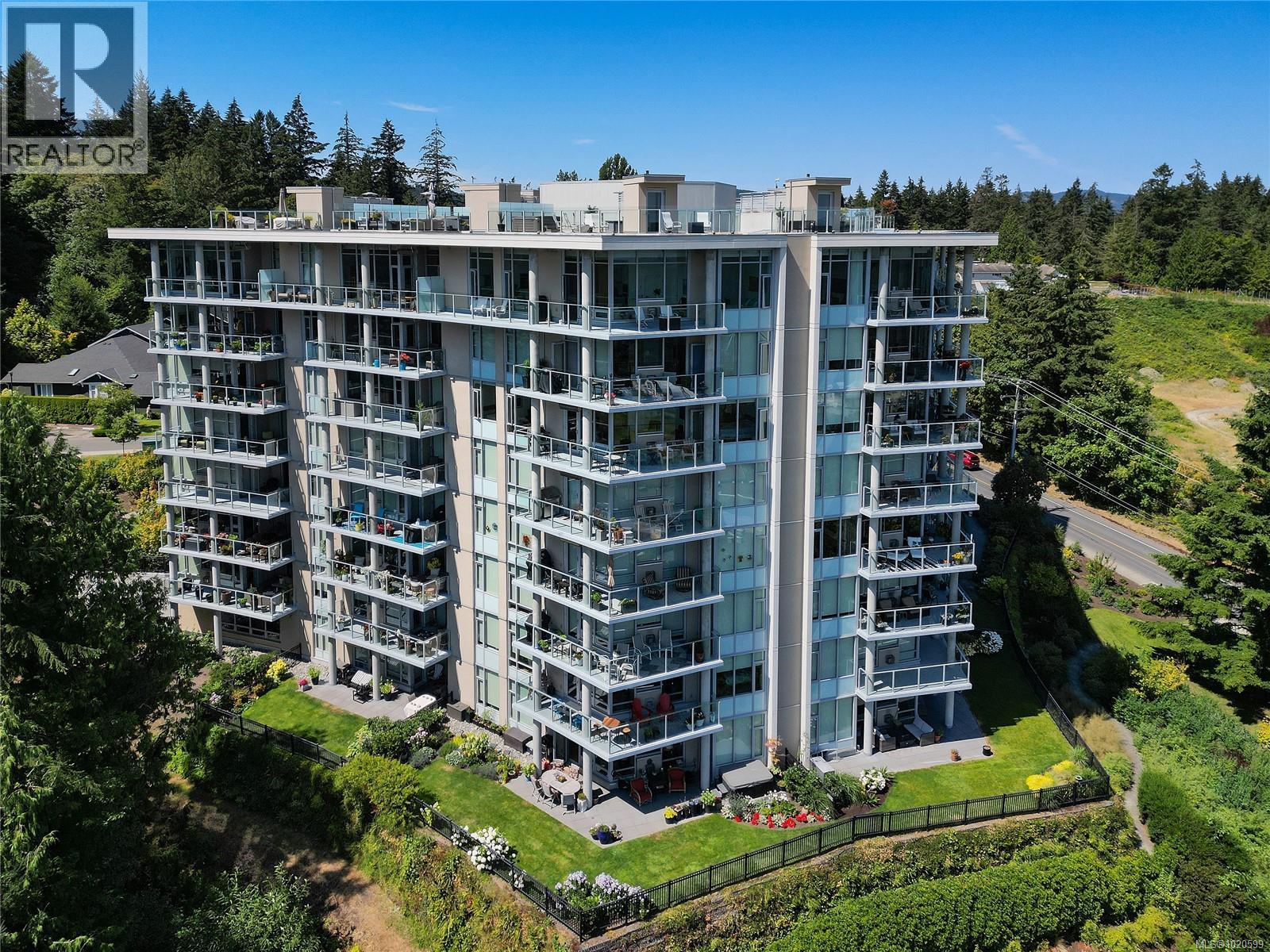 403 5388 Hill Rise Terr, Saanich