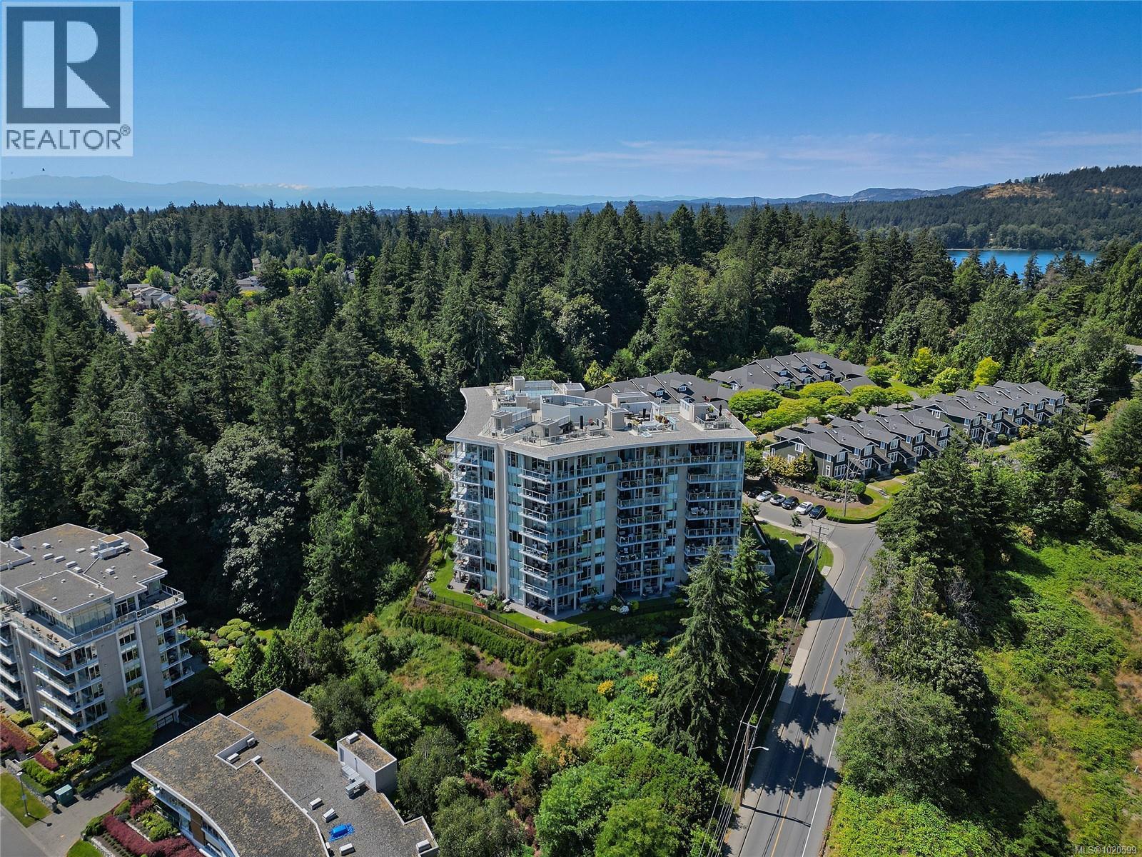 403 5388 Hill Rise Terr, Saanich