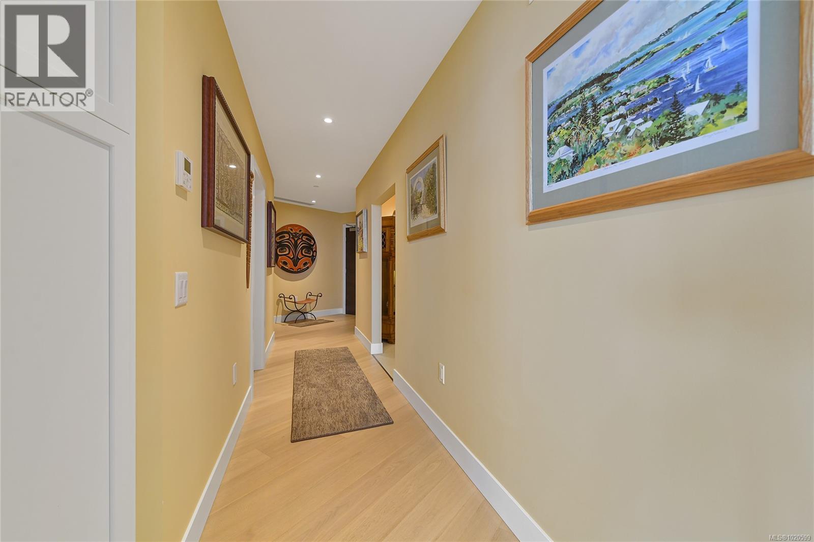 403 5388 Hill Rise Terr, Saanich