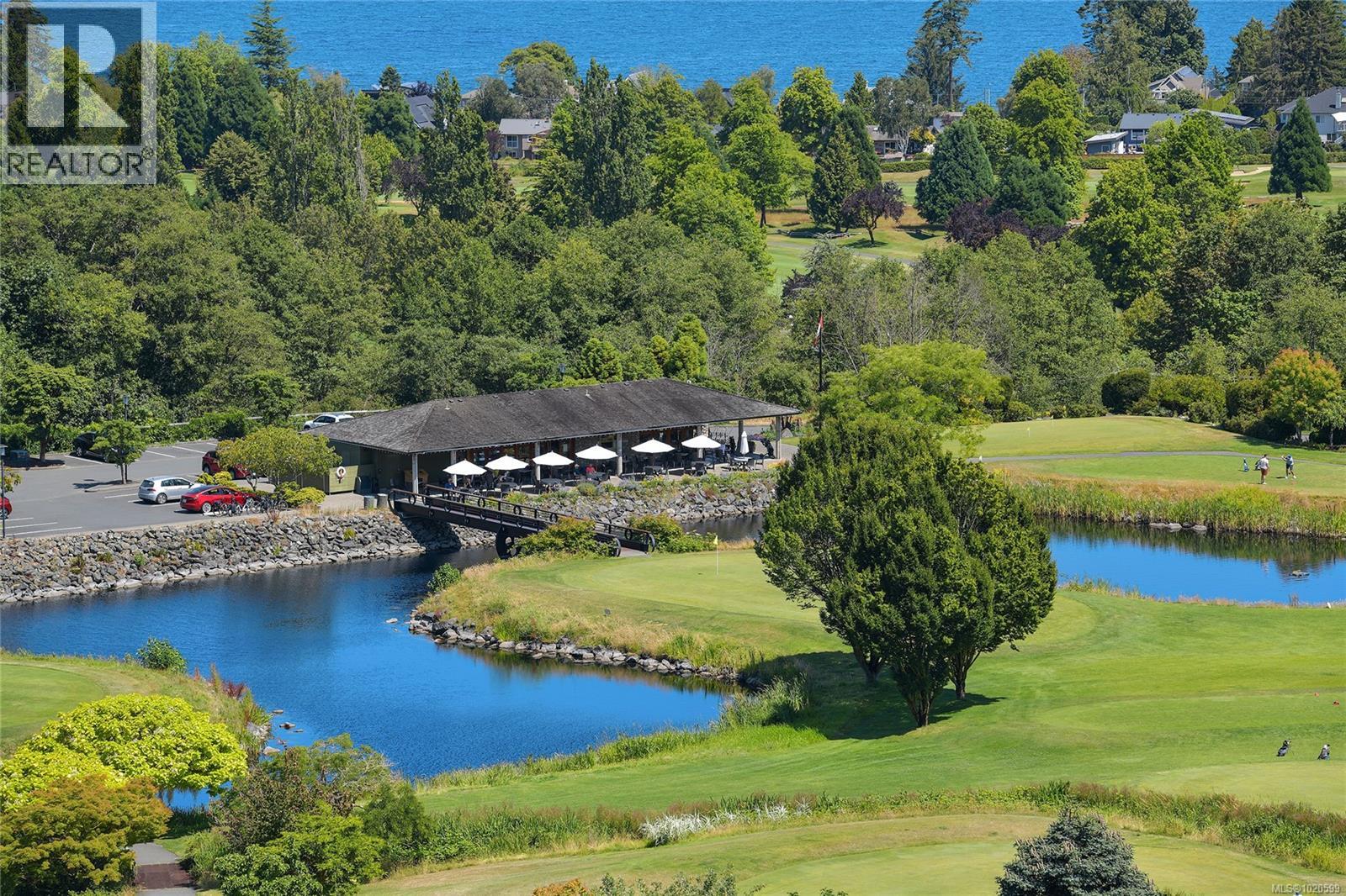 403 5388 Hill Rise Terr, Saanich