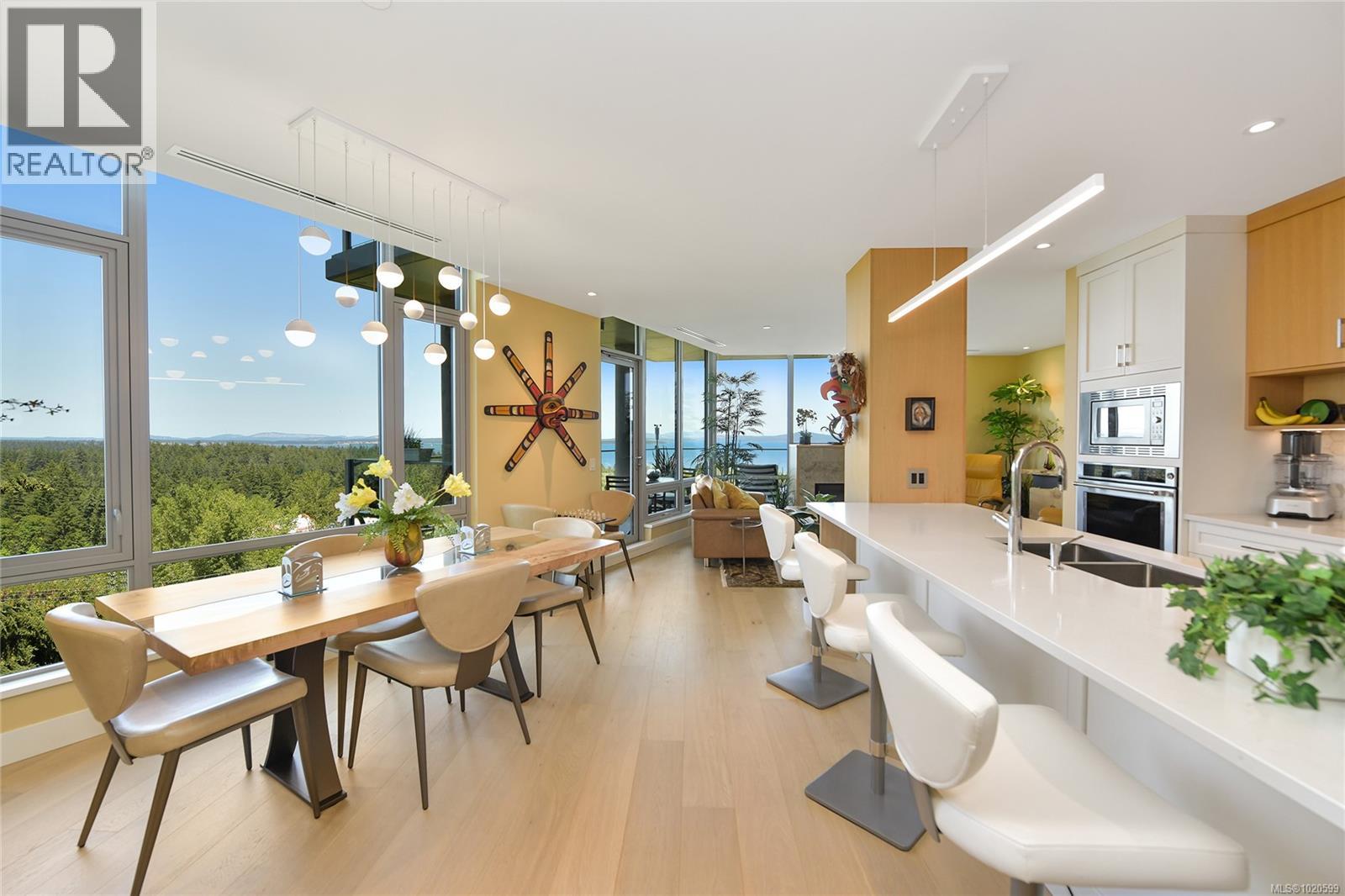 403 5388 Hill Rise Terr, Saanich