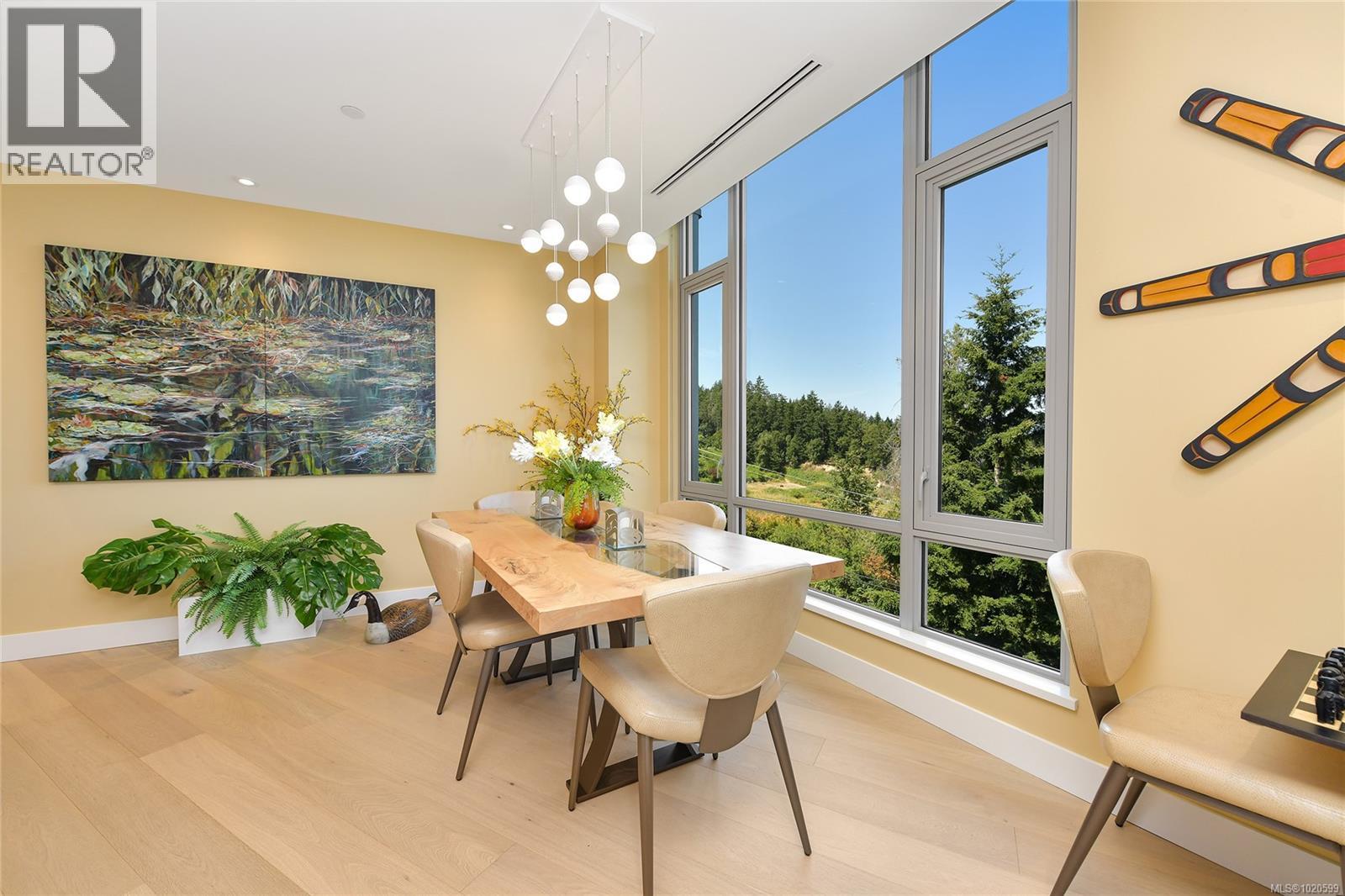 403 5388 Hill Rise Terr, Saanich