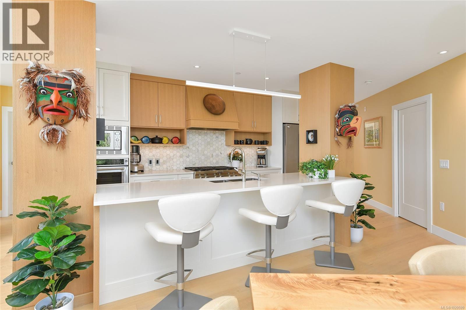 403 5388 Hill Rise Terr, Saanich