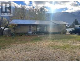 725 2nd Avenue, Keremeos