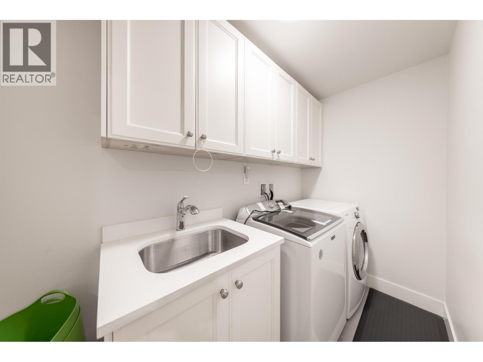 6326 DAWSON STREET, Burnaby