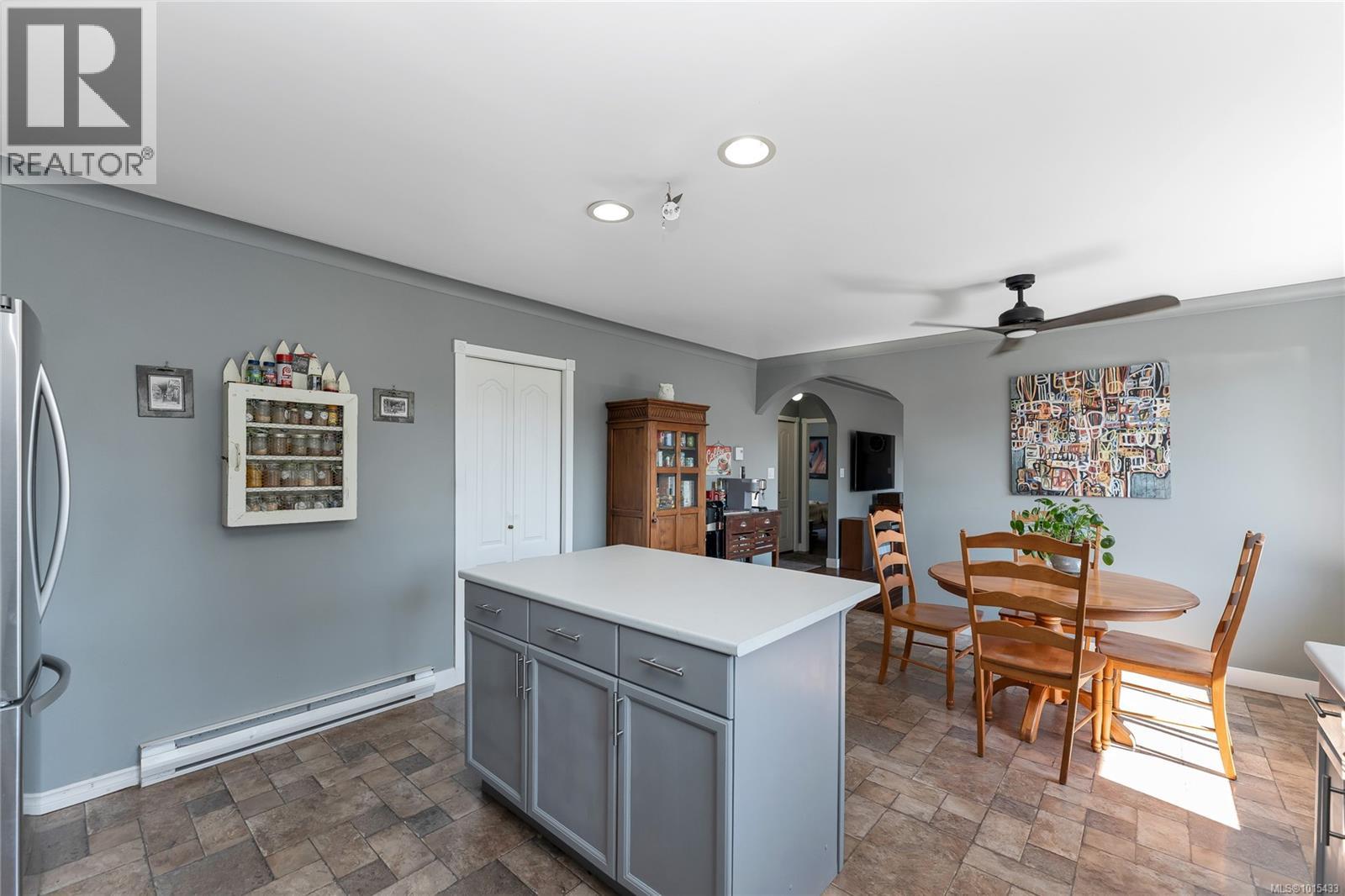 505 Windthrop Rd, Colwood