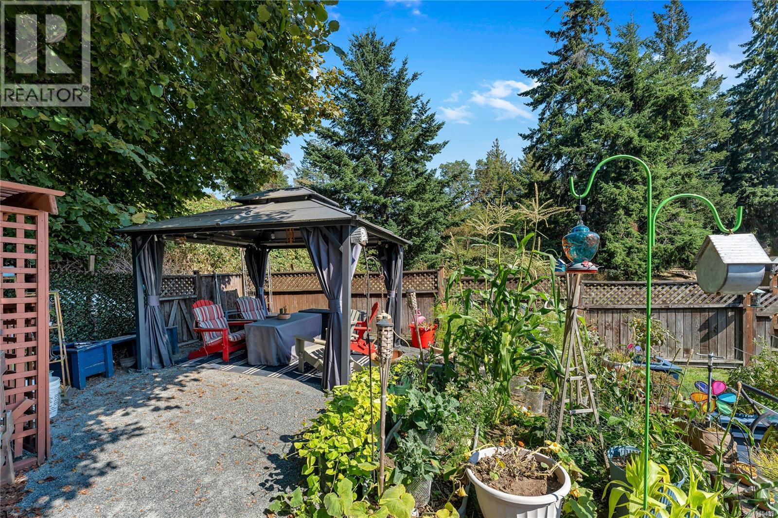 505 Windthrop Rd, Colwood