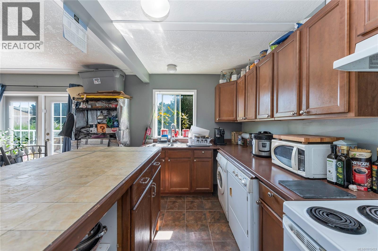 505 Windthrop Rd, Colwood