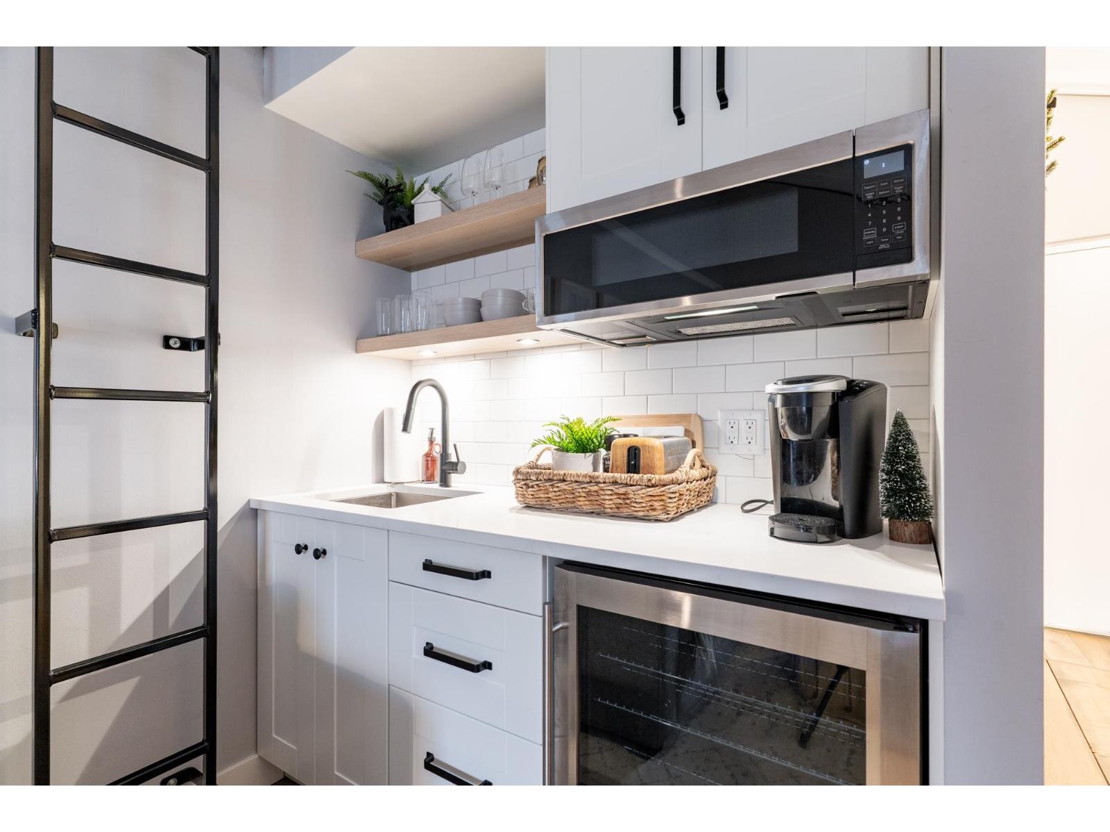 203B 21000 ENZIAN WAY, Mission