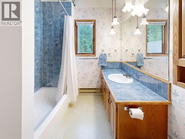 5084 LEAPER ROAD, Texada Island