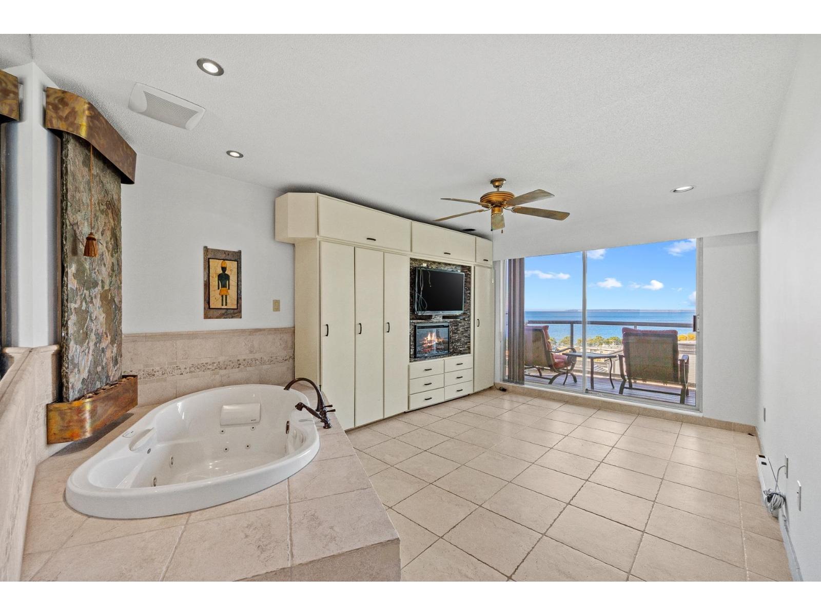 504 15015 VICTORIA AVENUE, White Rock