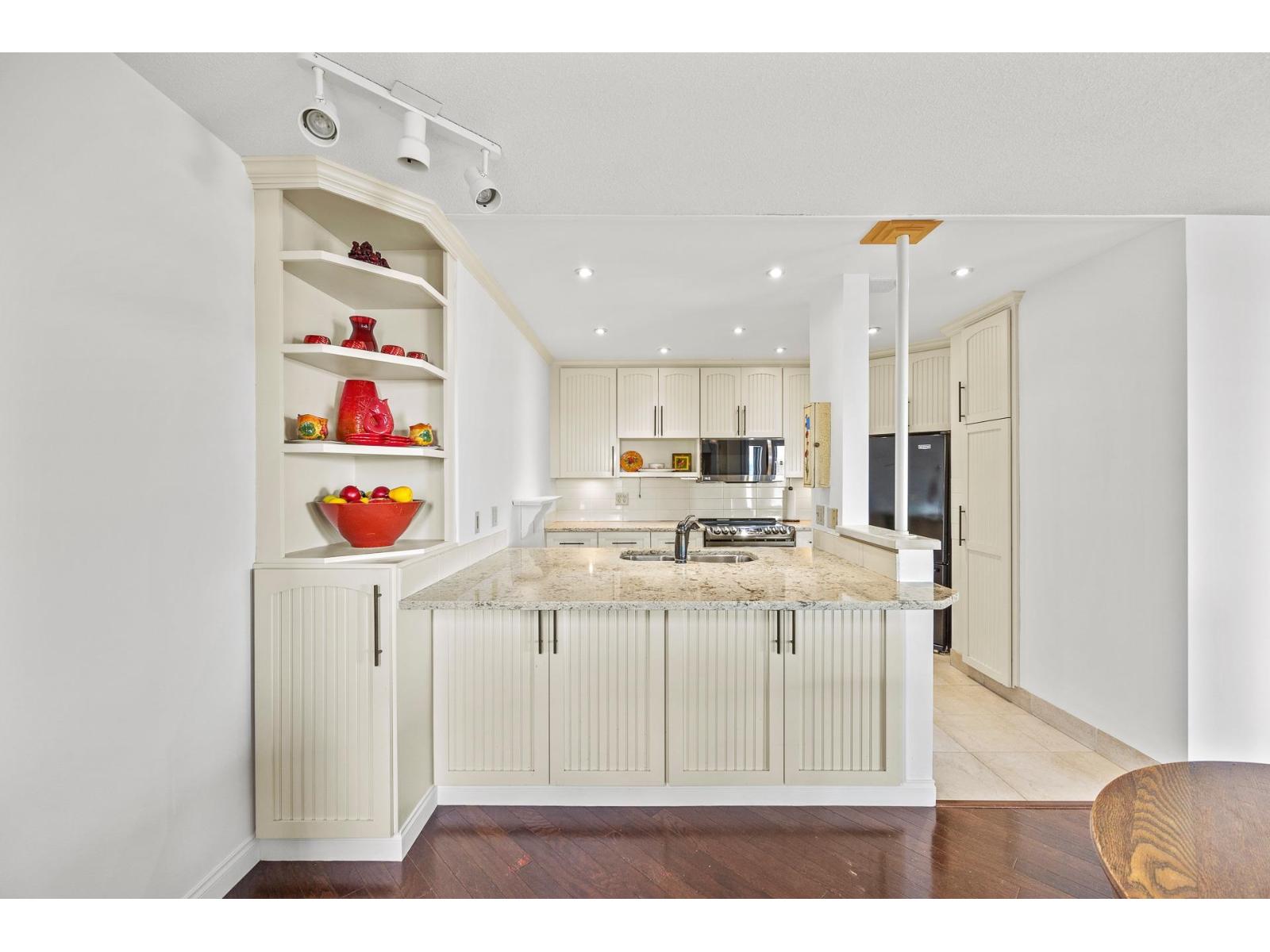 504 15015 VICTORIA AVENUE, White Rock