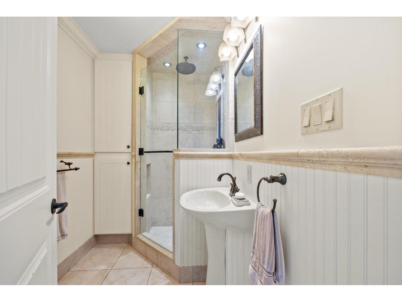 504 15015 VICTORIA AVENUE, White Rock