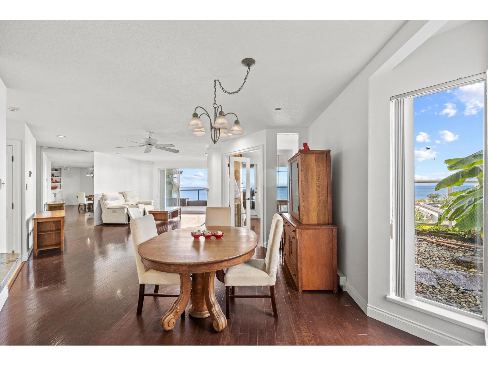 504 15015 VICTORIA AVENUE, White Rock