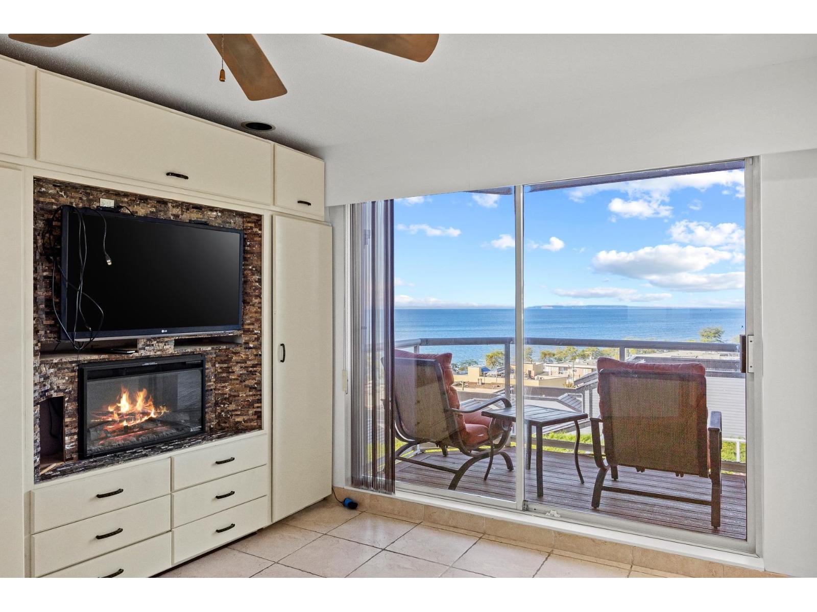 504 15015 VICTORIA AVENUE, White Rock