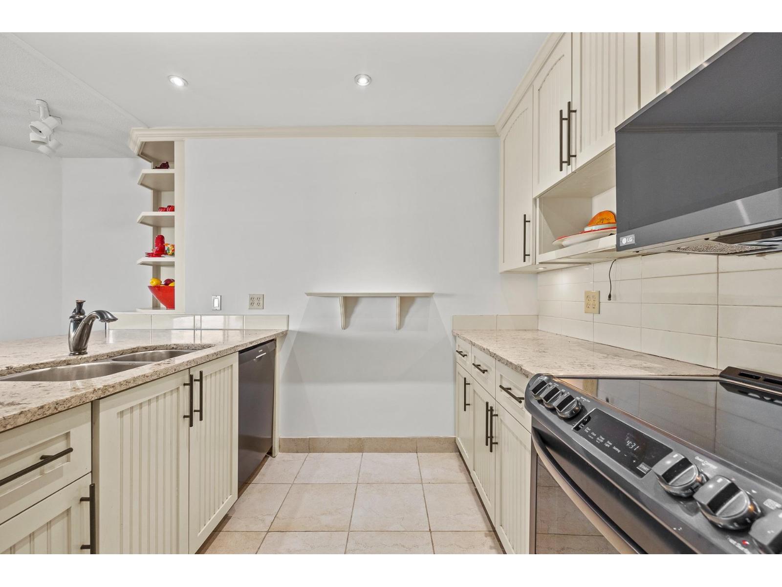 504 15015 VICTORIA AVENUE, White Rock