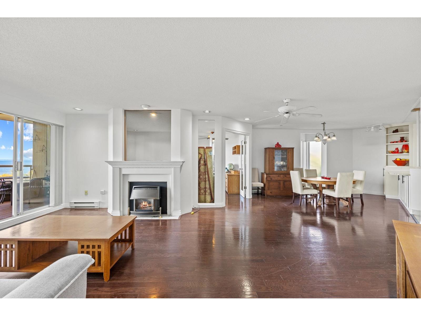 504 15015 VICTORIA AVENUE, White Rock