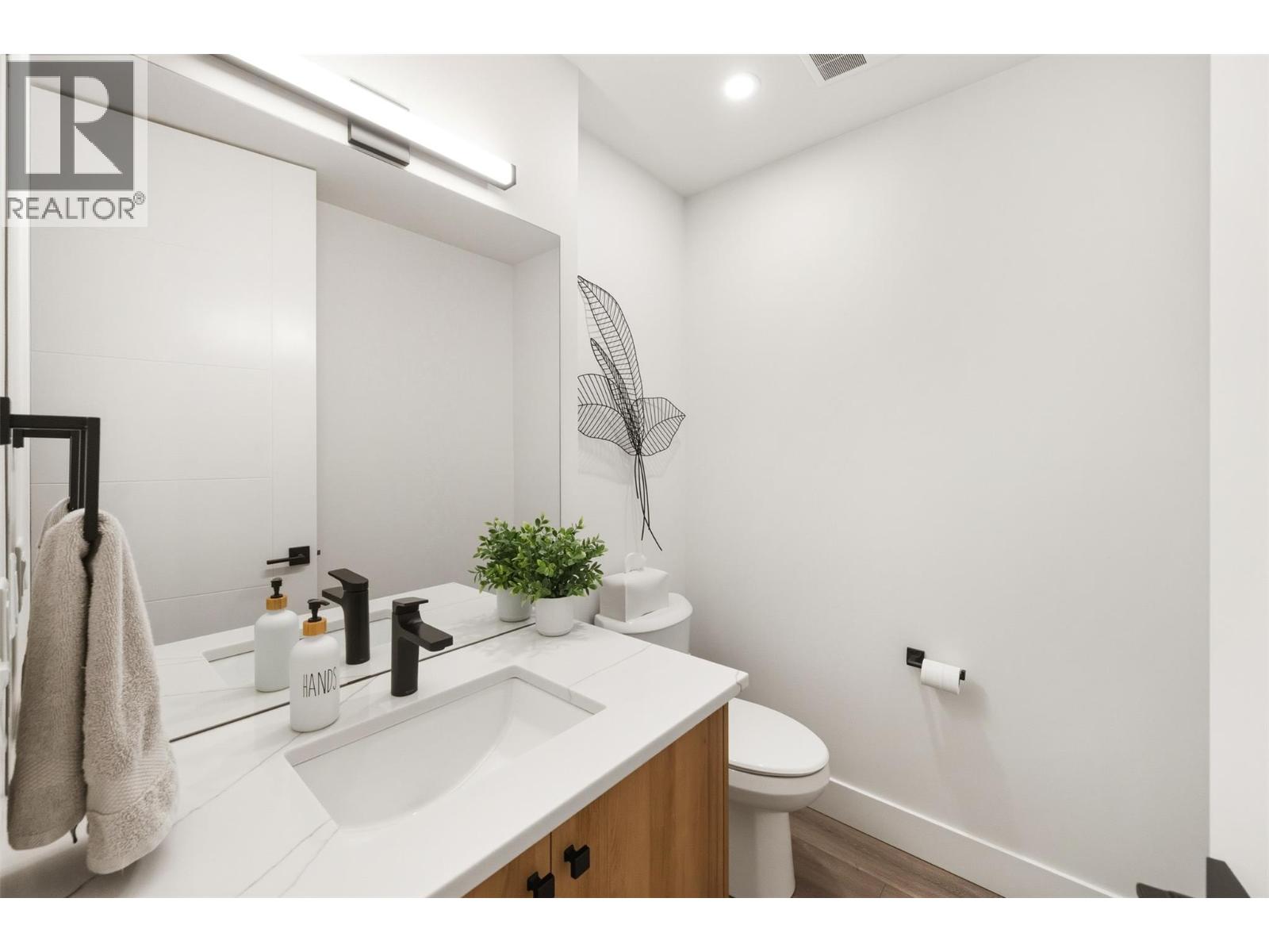  720 Churchill Avenue, Penticton