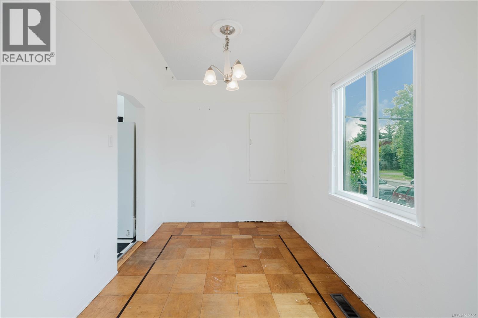  1905 Lee Avenue, Victoria